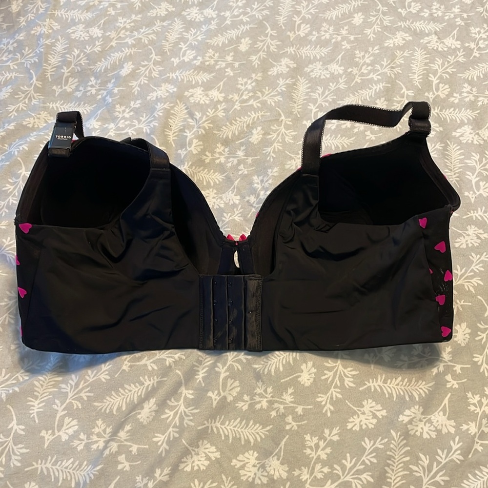 NWT Torrid Black and Pink Heart Patterned perfect T-shirt Bra 42DDD - Picture 3 of 5